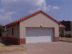 2 Bed House in Hazeldean (Silverlakes Surroundings)