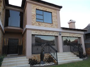 3 Bed Townhouse in Vanderbijlpark Central