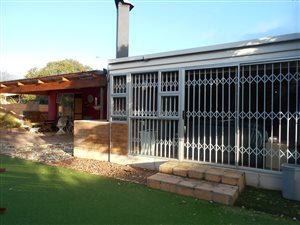 4 Bed House in West Beach