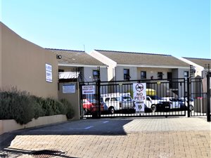 2 Bed Apartment in Fairview Golf Estate