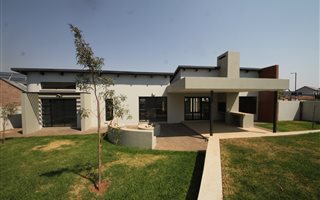 3 Bedroom House in Midstream Estate