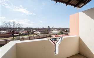 2 Bedroom Apartment in Comet