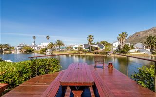 5 Bedroom House in Marina Da Gama