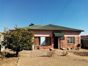 240 m² Commercial space in Roodepoort West