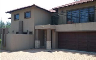 4 Bedroom House in Emfuleni Golf Estate