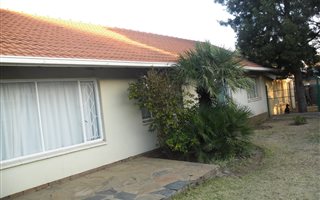 2 Bedroom Garden Cottage in Brackendowns