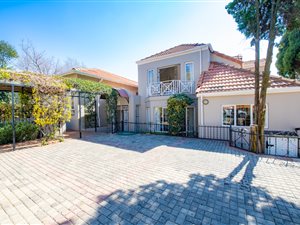 8 Bed House in Auckland Park