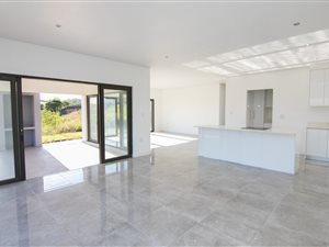3 Bed House in Palm Lakes Estate