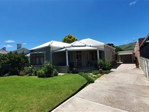 4 Bed House in Queenstown Central