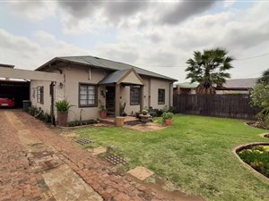 4 Bed House in Daspoort