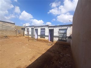 7 Bed House in Winnie Mandela