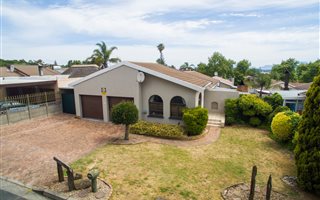 3 Bedroom House in Protea Heights