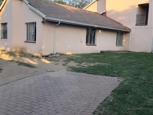 4 Bed House in Bloubosrand