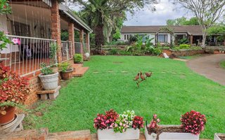 4 Bedroom House in Hayfields