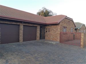 3 Bed Townhouse in Vanderbijlpark SE3