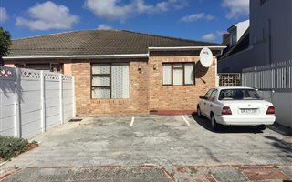 4 Bedroom House in Lansdowne