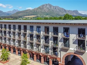 2 Bed Apartment in Onder Papegaaiberg