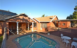 3 Bedroom House in Heuweloord