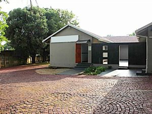 332 m² Office Space in Lyttelton Manor