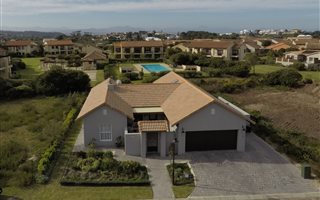 3 Bedroom House in Whale Rock