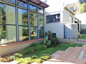 5 Bed House in Manor Gardens