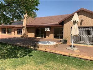 4 Bed House in Lakefield