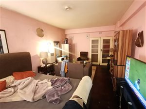 1.5 Bed Apartment in Hillbrow