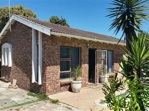 3 Bedroom House in Overbaakens
