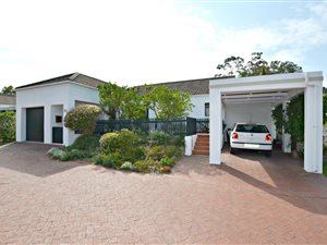 3 Bed House in Onder Papegaaiberg
