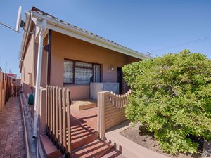 2 Bed House in Wynberg Upper