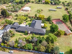 5 Bed House in Protea Ridge