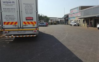 358 m² Industrial space in Die Hoewes