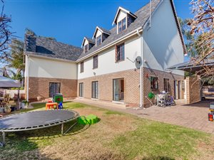 5 Bed House in Lakefield