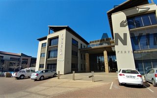300 m² Office Space in Olievenhoutbos