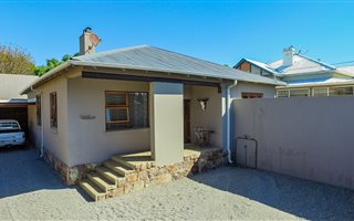 3 Bedroom House in Kensington