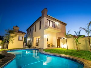 5 Bed House in Blue Valley Golf Estate