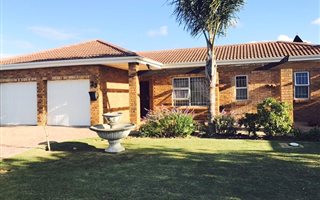 4 Bedroom House in Uitzicht