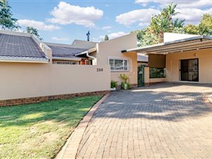 4 Bed House in Halfway House