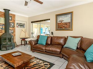 4 Bed House in Halfway House
