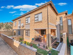 3 Bed Townhouse in Helderkruin