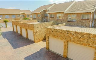4 Bedroom Duplex in Kensington B