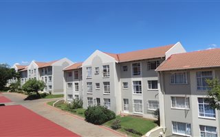 3 Bedroom Apartment in Weltevreden Park
