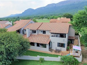 6 Bed House in Magalies Golf Estate