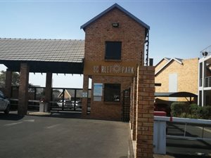 1 Bed Apartment in Rooihuiskraal
