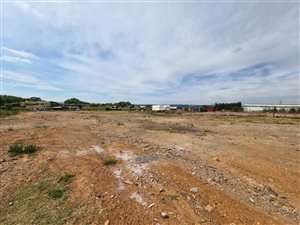 2.8 ha Land available in Meadowdale