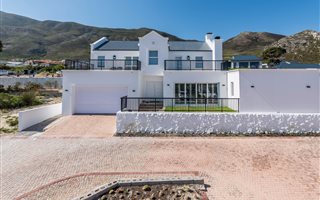 4 Bedroom House in Onrus