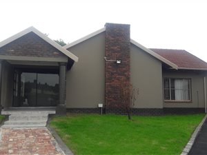 4 Bed House in Glen Marais