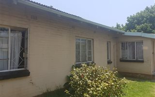 11 Bedroom House in Leeuhof