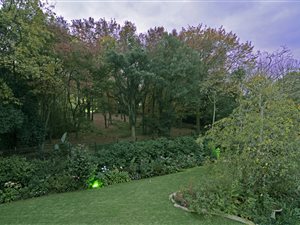 1002 m² Land available in Atholl