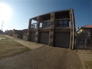 3 Bed House in Coronationville